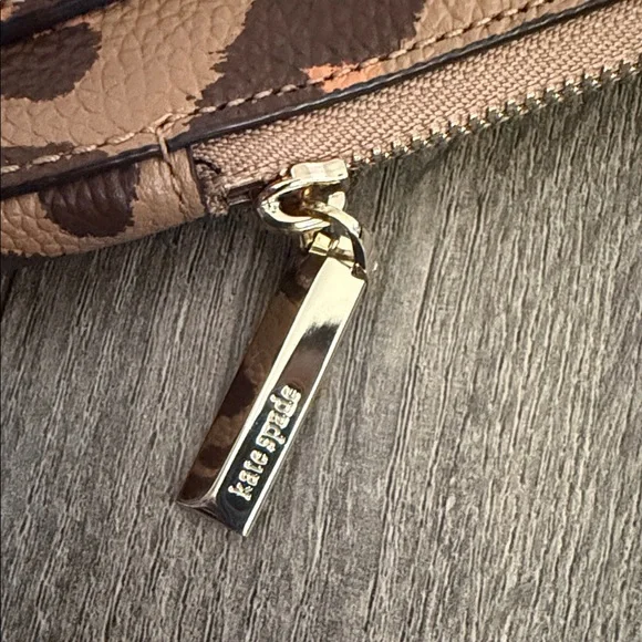 Kate Spade Leopard Print Crossbody Wallet NWOT - Picture 4 of 6